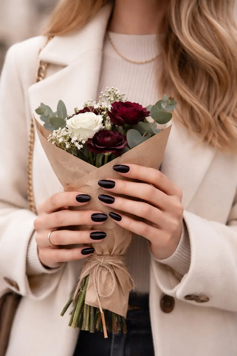 Illustration collection Dark Elegance - Press-on Nails aux teintes profondes et sophistiquées, LYLY Nails