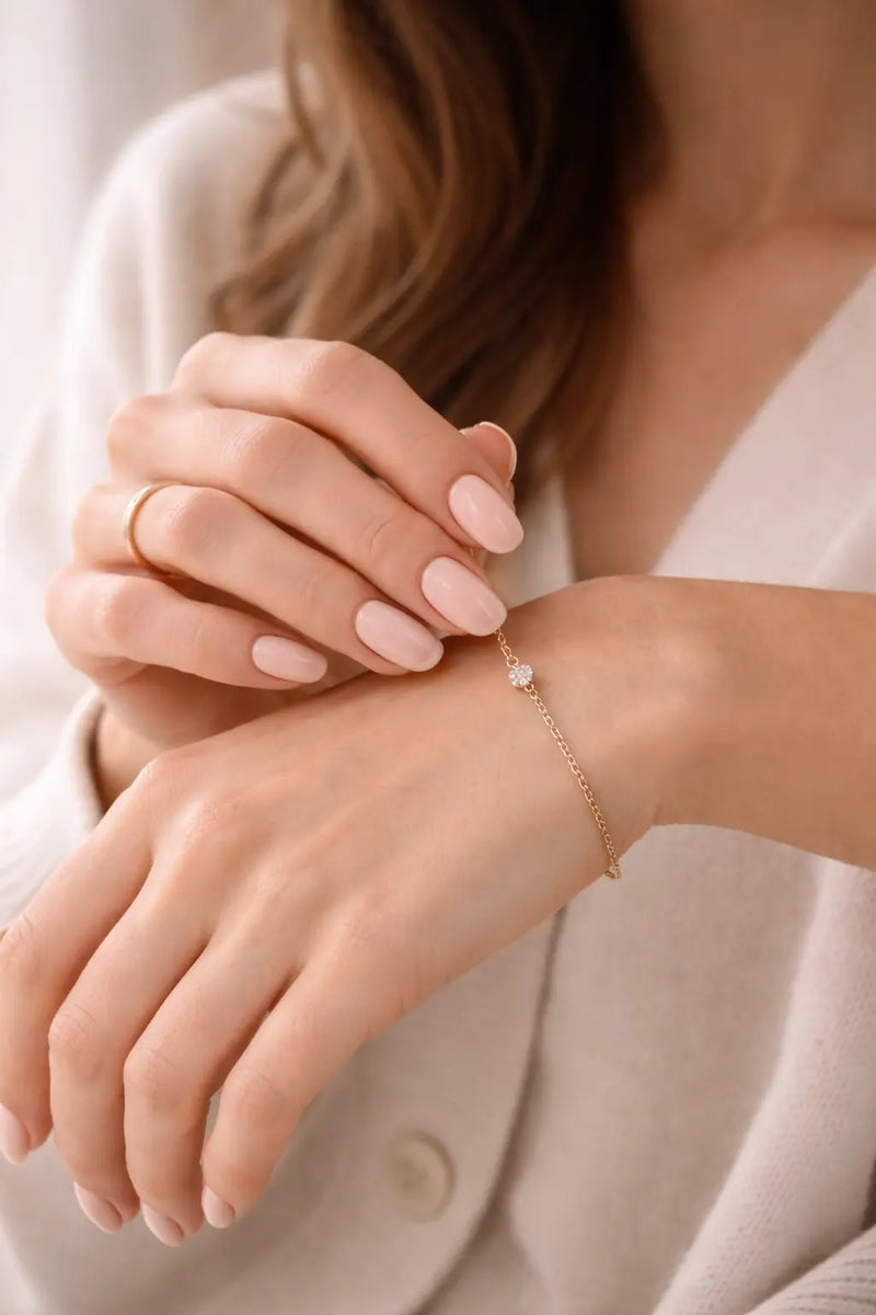 Illustration collection Les Nudes Indispensables — Press-on Nails naturels et lumineux pour un style chic, LYLY Nails