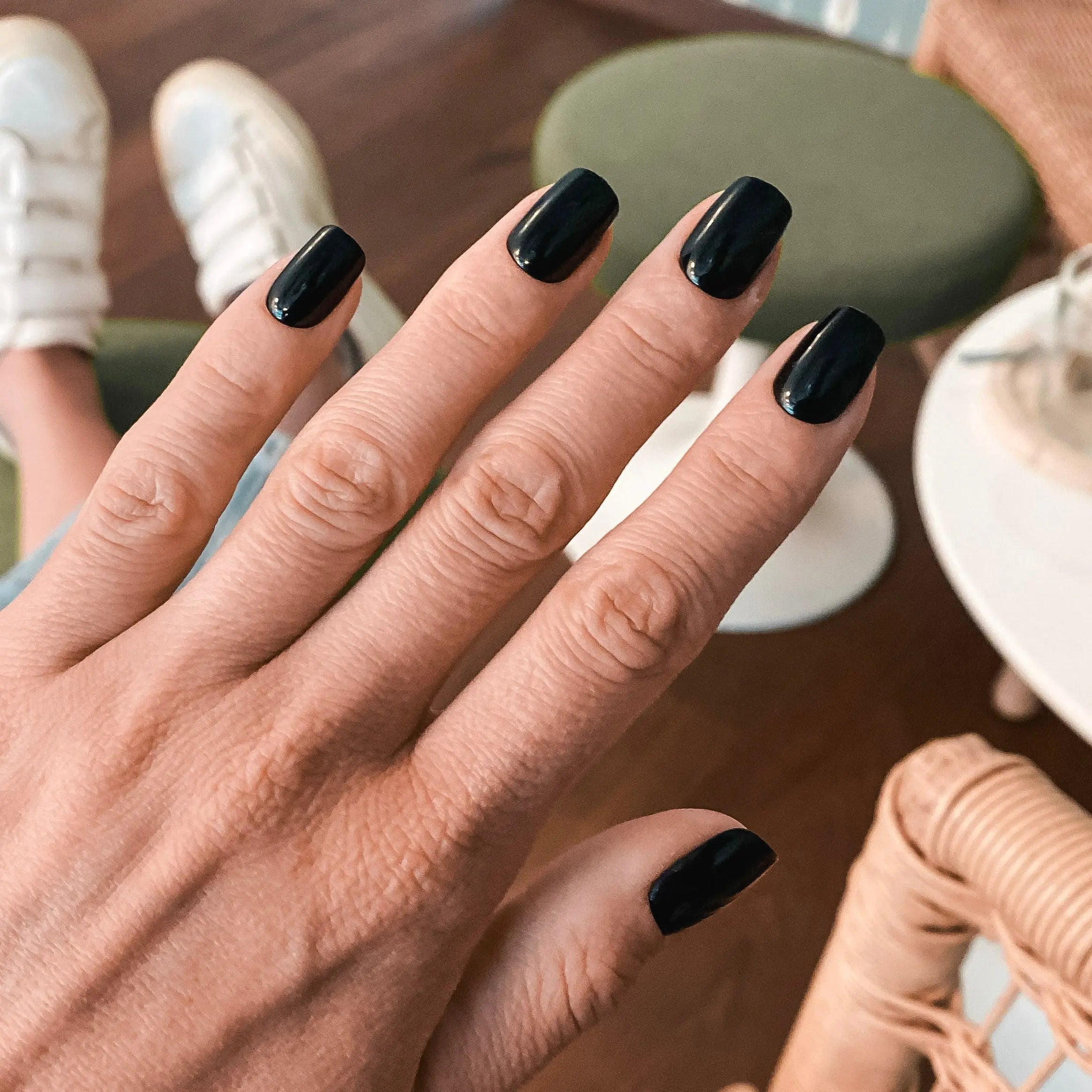 Illustration longueur courte Press-on Nails, manucure pratique et soignée au quotidien, LYLY Nails