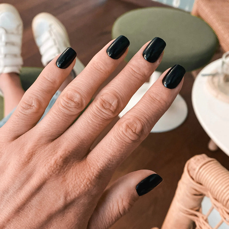 Illustration longueur courte Press-on Nails, manucure pratique et soignée au quotidien, LYLY Nails