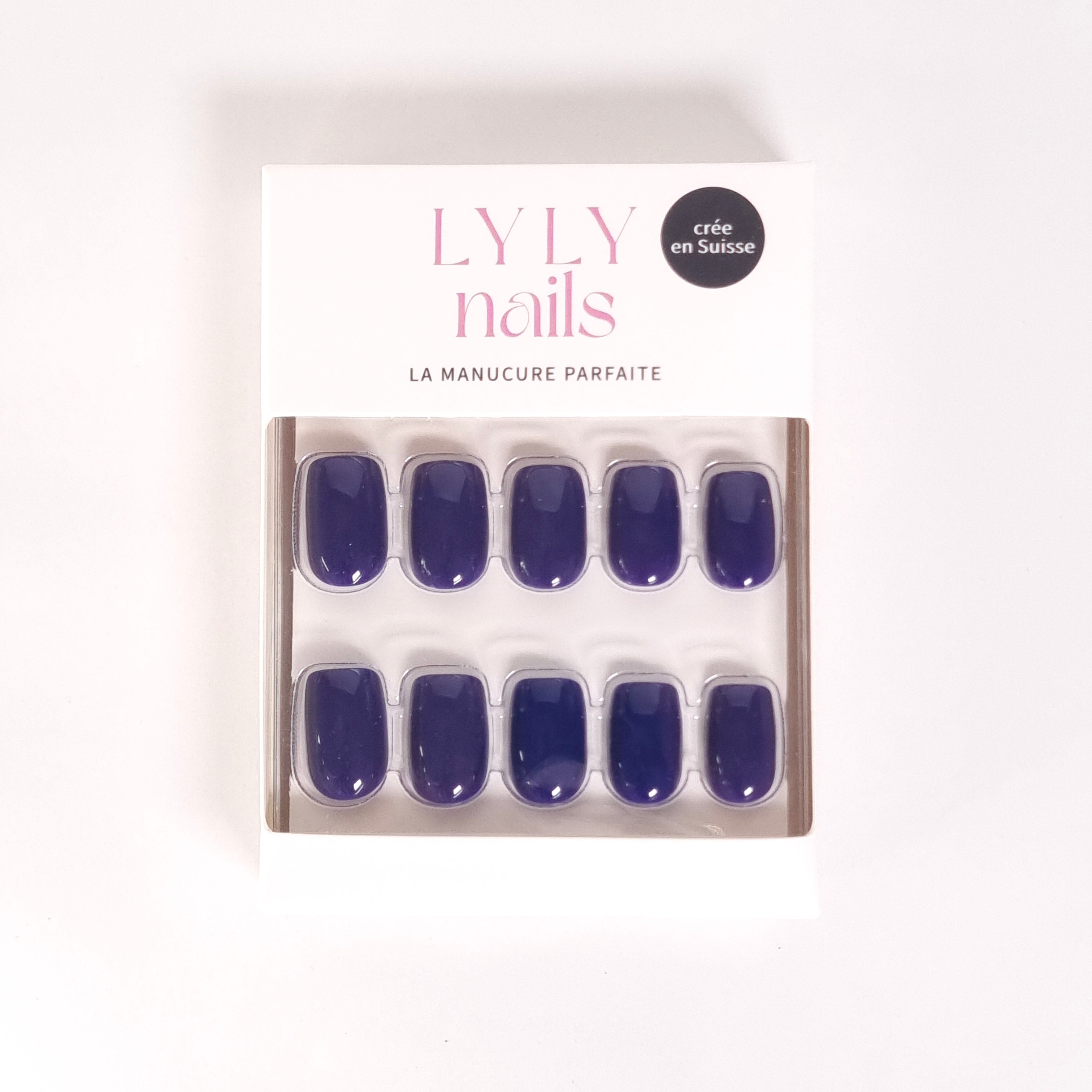 Kit Press-on Nails Bleu Nuit carré court — packaging LYLY Nails créé en Suisse