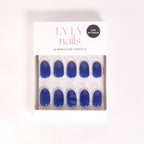 Boîte Press-on Nails Bleu Royal — kit arrondi court LYLY Nails créé en Suisse