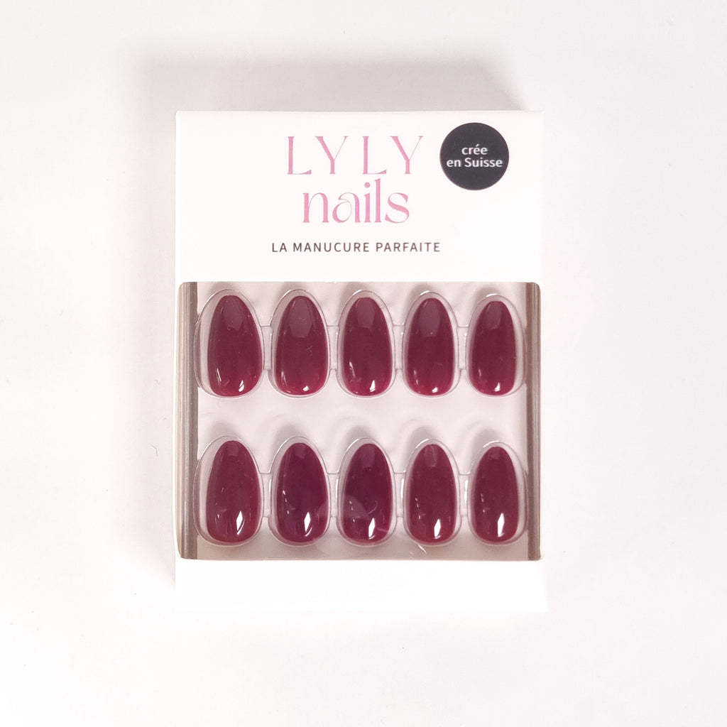 Packaging Press-on Nails Bordeaux Velours forme amande — kit court LYLY Nails