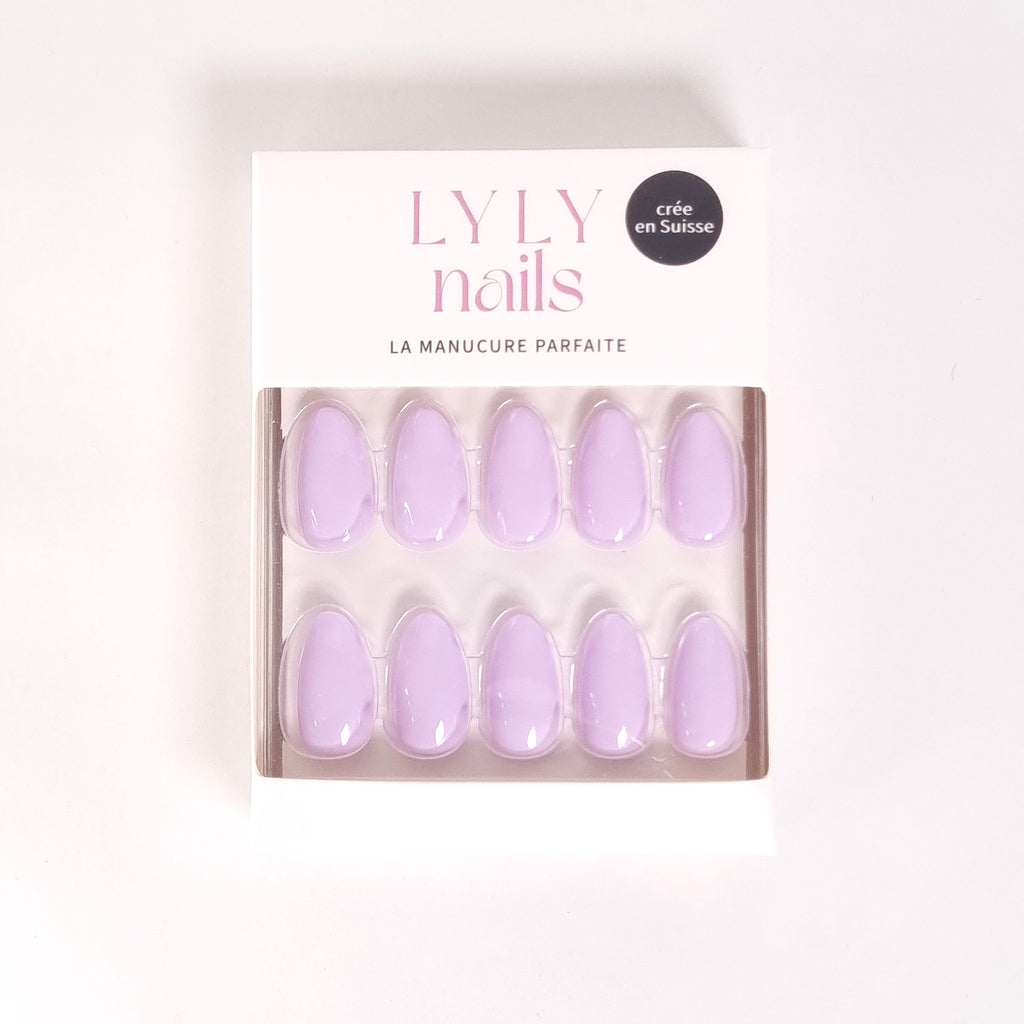 Packaging Press-on Nails Lilas Pastel forme amande — kit court LYLY Nails marque suisse