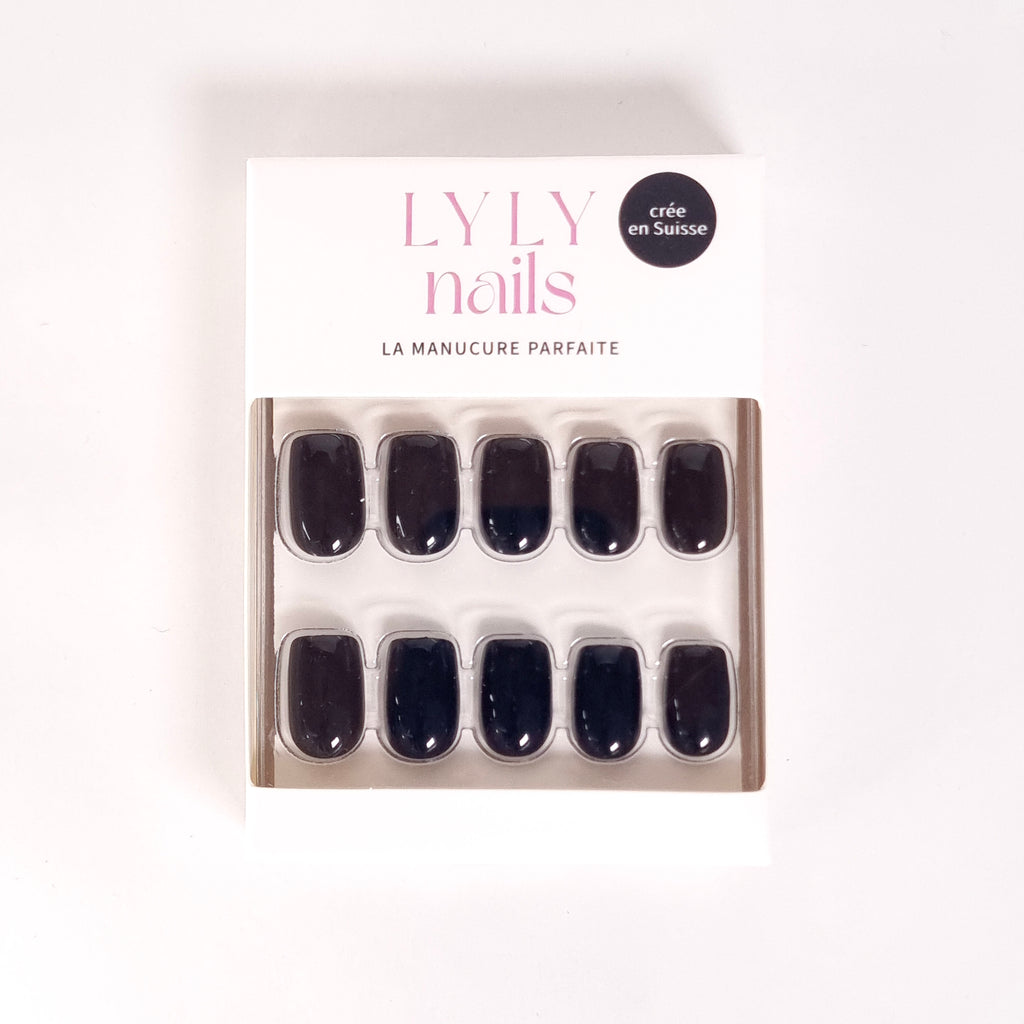 Conditionnement Press-on Nails Noir Intense forme carrée — kit court marque suisse LYLY Nails