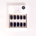 Conditionnement Press-on Nails Noir Intense forme carrée — kit court marque suisse LYLY Nails