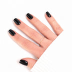 Manucure Press-on Nails Noir Intense — forme carrée courte, look affirmé gros plan LYLY Nails