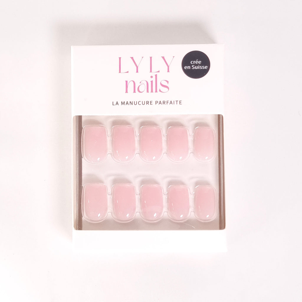 Kit Press-on Nails Rosé Doux carré court — packaging LYLY Nails marque suisse