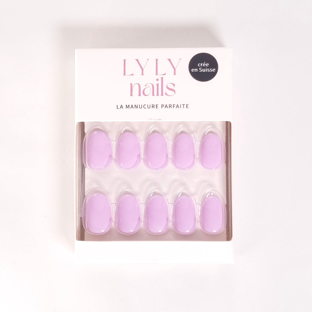 Conditionnement Press-on Nails Rose Dragée arrondi court — kit LYLY Nails créé en Suisse