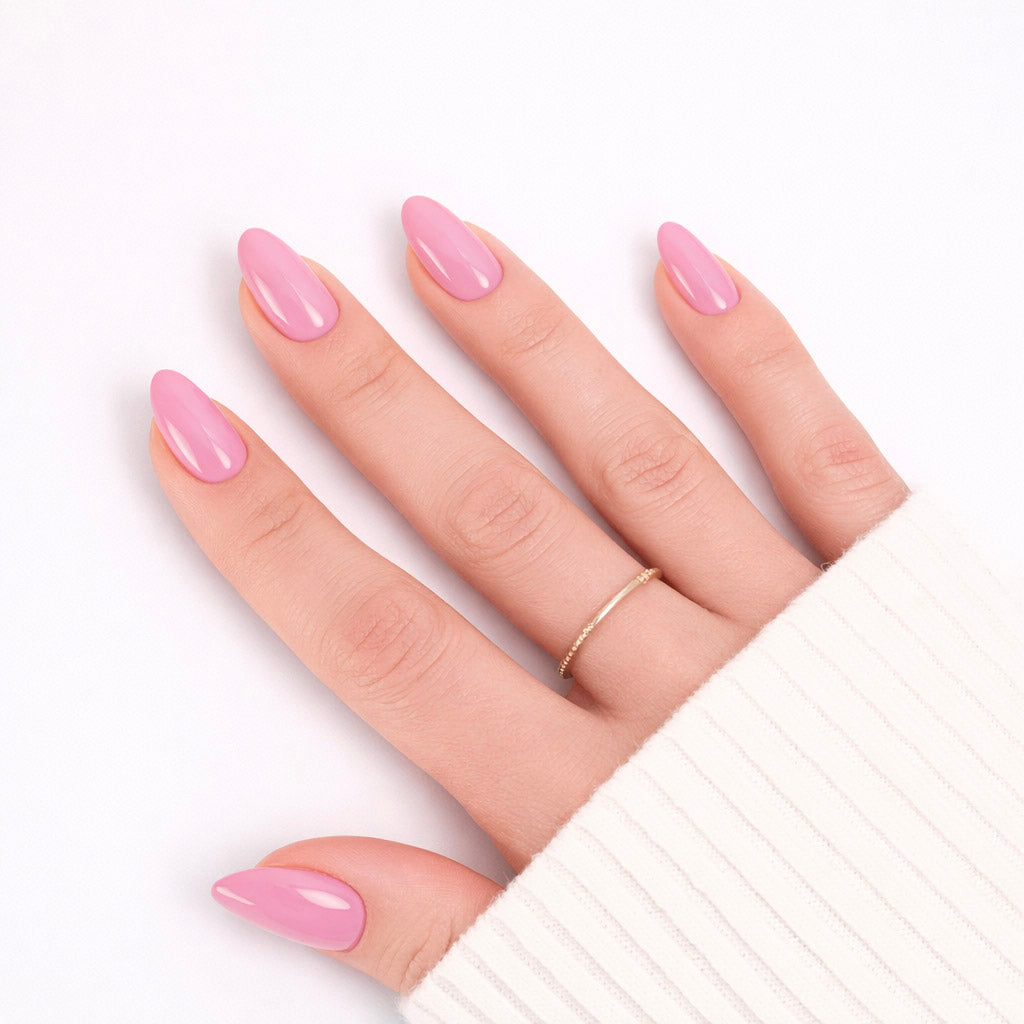 Manucure Press-on Nails Rose Orchidée — forme amande courte, teinte florale gros plan LYLY Nails