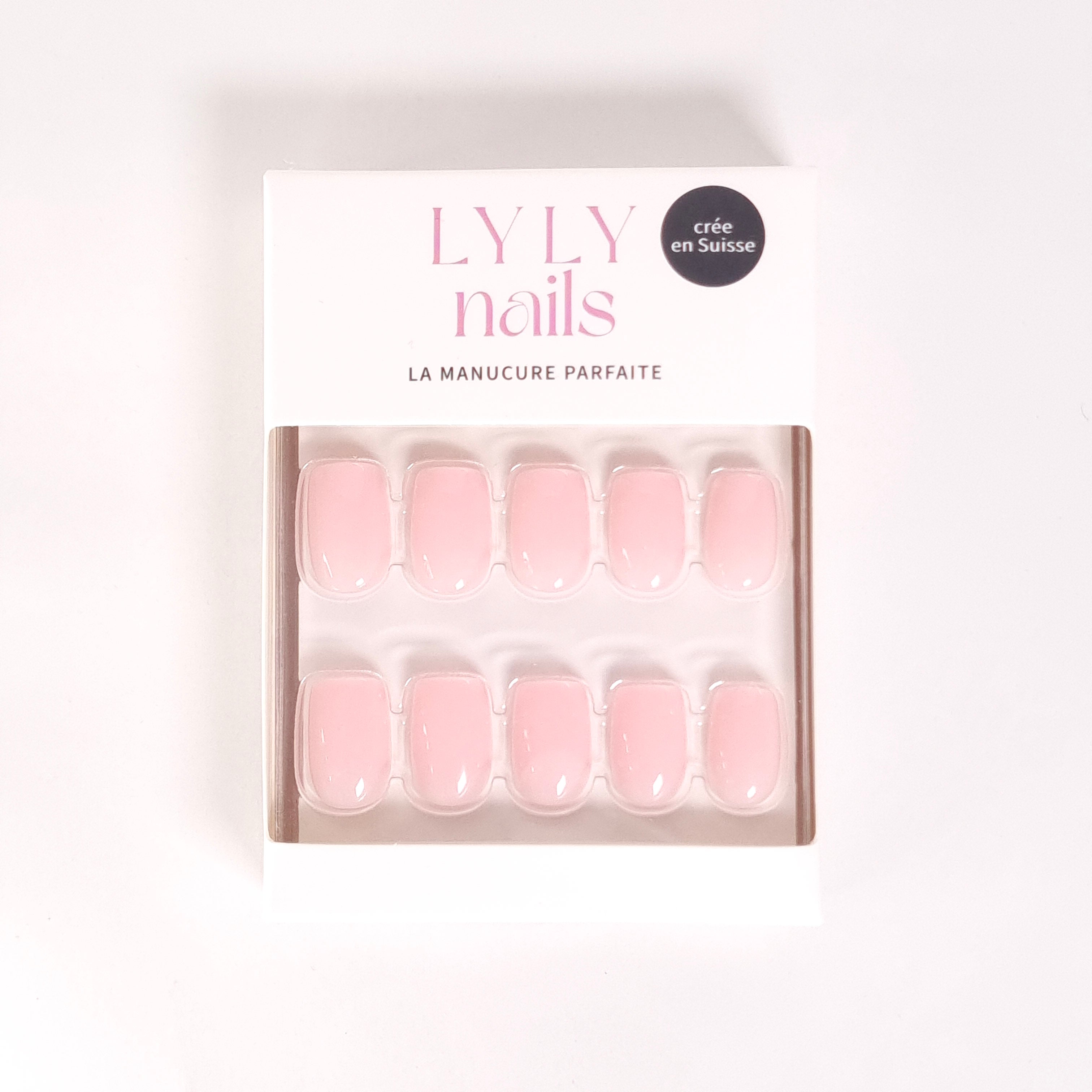 Kit Press-on Nails Rose Poudré carré court — boîte LYLY Nails marque suisse