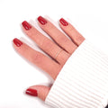 Press-on Nails Rouge Brillant forme carrée courte — finition brillante portée sur main LYLY Nails