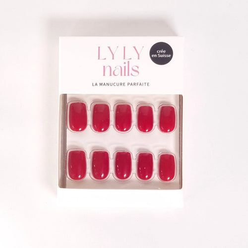 Kit Press-on Nails Rouge Framboise carré court — conditionnement LYLY Nails marque suisse