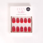 Boîte Press-on Nails Rouge Tomate arrondi court — kit LYLY Nails créé en Suisse