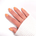 Manucure Press-on Nails Summer Spritz orange — forme arrondie courte, éclat estival gros plan LYLY Nails
