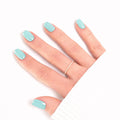 Gros plan manucure Press-on Nails Vert Lagon, forme carrée courte, fraîcheur et modernité LYLY Nails