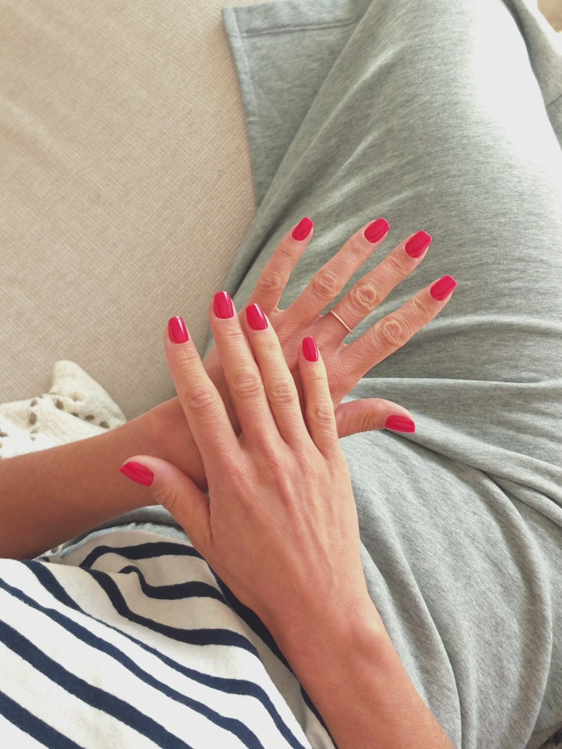 Pose complète d'un Press-on Nails LYLY Nails avec rendu final, en moins de 10 minutes